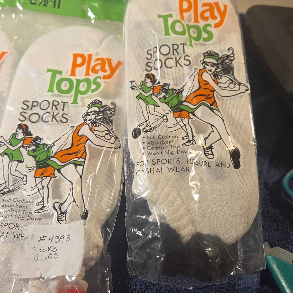 New Vintage Pom Pom Tennis Socks White Women's Size 8 1/2-11 Set of 4 - Picture 3 of 3
